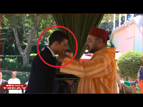 لحظة توشيح محمد الربيعي  بالوسام الملكي من طرف محمد السادس  |  Mohammed Rabii et le roi mohamed 6