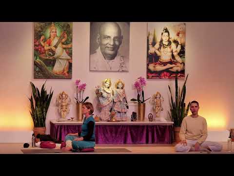 Yogastunde Mittelstufe mit Shivapriya - Yoga Vidya Live,  29.01.2023, 16:30 Uhr