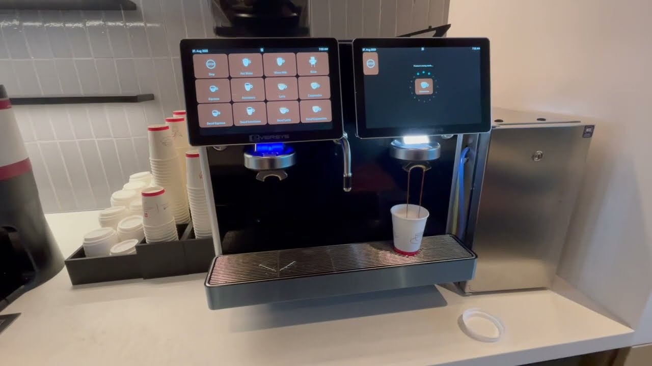 United Airlines United Club (Gate B44) thumbnail