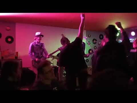 Adhd Helmut - ADHD Helmut 2020 - punx + akrobatické kousky