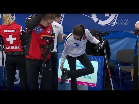 #wwcc2019 Jamie Sinclair trips over a rock; USA misses playoff