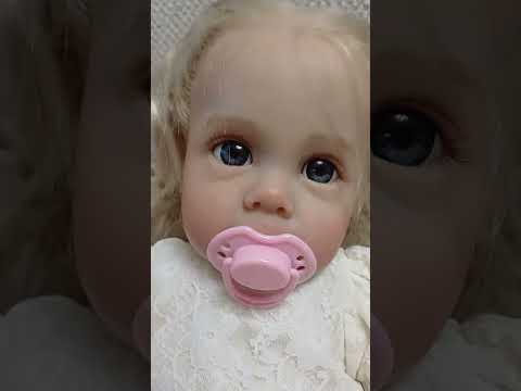 Реборн Девочка Кукла Реалистичная 60 см Reborn Baby с аксессуарами винил можно купать и длинными волосами - фото 1 - id-p2591132403