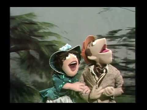 The Muppet Show - 112: Peter Ustinov - Wayne and Wanda: “Autumn Leaves” (1976)