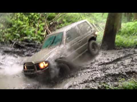 Mitsubishi Pajero 3500 V6     extrem race in mud