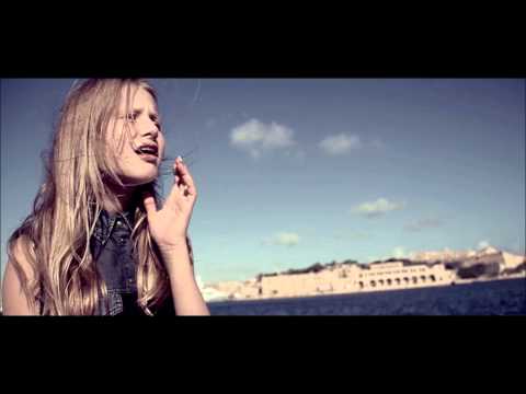 Ula Ložar - Nisi sam / Your light (Full Slovenian Version)