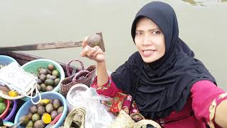 preview picture of video 'Floating Market Banjarmasin South Borneo Indonesia Culture  2018 | Pasar Terapung Lok Baintan'