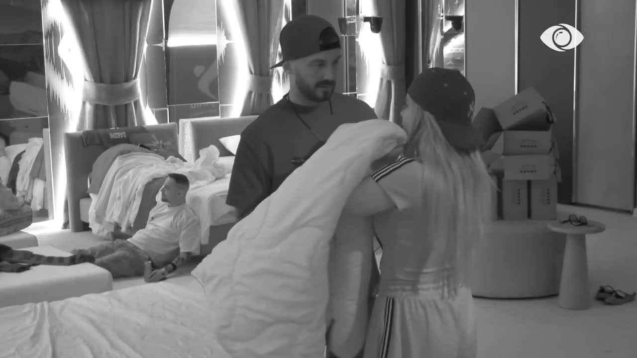 Heidi e puth teksa shtrojnë çarçafët, Romeo hedh batuta: Na se na shikon pronari…