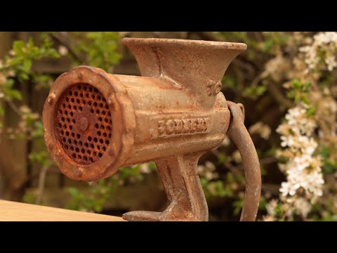 Famous Brand Meat Grinder Restoration [50 years old]