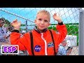 Nikita Y Vlad Juegan A Ser Astronautas