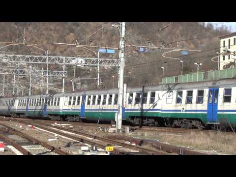 TRENO ARRIVA IN STAZIONE : RONCO SCRIVIA  (GE) 6 - 1 - 2014.