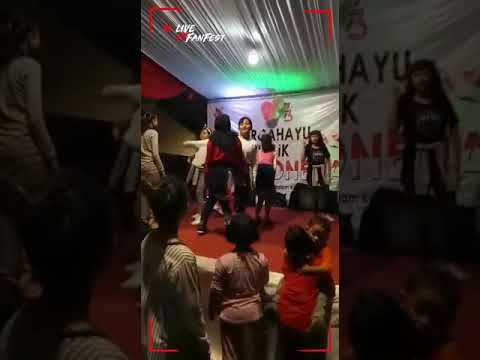 K-pop in public - cover dance dreamcatcher "you and I "