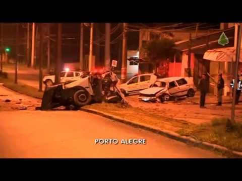 Carro se Parte ao Meio Após Colisão na Lomba do Pinheiro