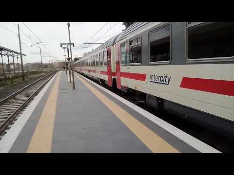 Partenza IC 703 con E401 in spinta