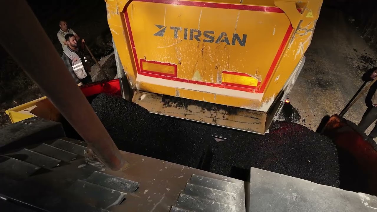 BÜYÜKŞEHİR BELEDİYESİ’NDEN EYYÜBİYE İLÇESİNDE GECE GÜNDÜZ ASFALT MESAİSİ