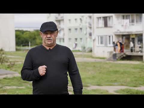 Dycky očkování! Petr Bažo, známý ze seriálu Most, vyzval Romy a Romky, aby se nechali očkovat