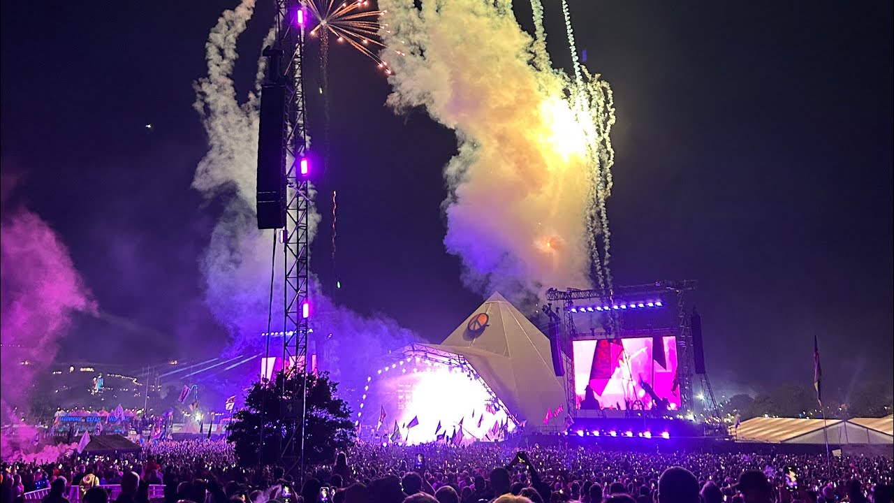 2025 06 29 Olivia Rodriga / Robert Smith Friday I’m In Love & Just Like Heaven Pyramid Glastonbury - YouTube