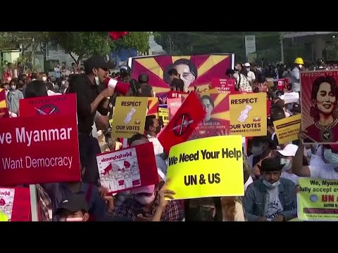 緬甸軍政府部署更多的軍隊和裝甲車，小規模抗議活動減少 (Smaller protests in Myanmar as junta deploys more troops, armored vehicles)