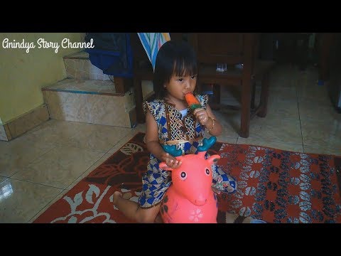 ANINDYA MAKAN ES KRIM SUSU DAN ESKRIM SEMANGKA   BABY EAT ICE CREAM