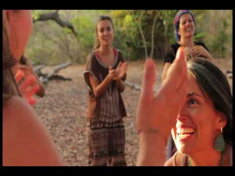 COM ASAS DE LUZ - O LESTE DO SAGRADO FEMININO