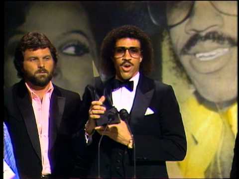 Lionel Richie and Diana Ross Win Favorite Pop/Rock Single - AMA 1982