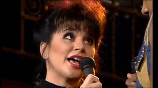 LINDA RONSTADT - &#39;Don&#39;t Know Much&#39; (feat. Aaron Neville) 1989