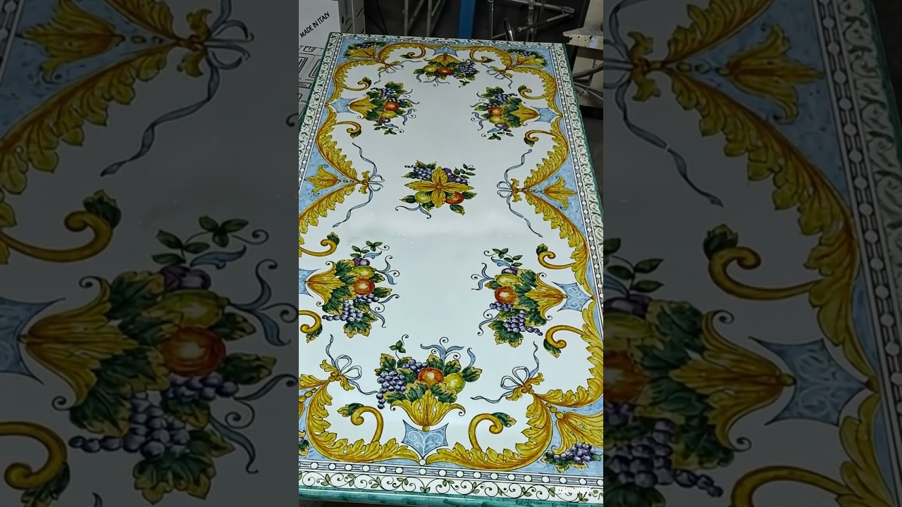 Tavolo in pietra lavica dipinto a mano da esterno ed interno