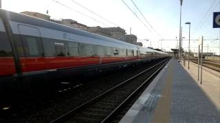 preview picture of video 'FrecciaRossa @Falconara Marittima'