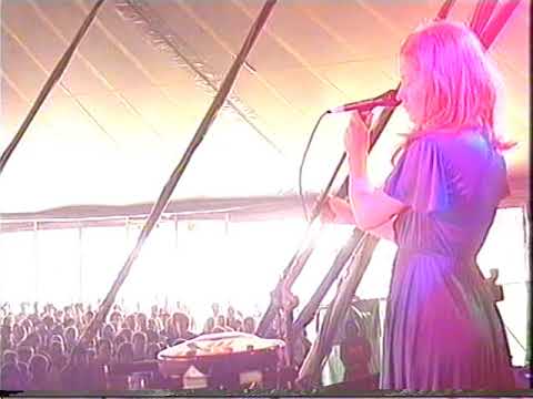 The Concretes - Interview + You Can't Hurry Love (Glasto 2004)