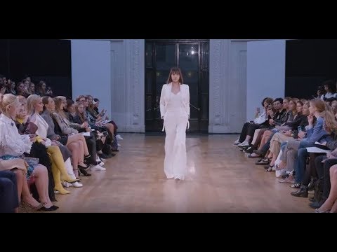 Kristina Fidelskaya SS18 Collection    Anima, Paris Runway Show