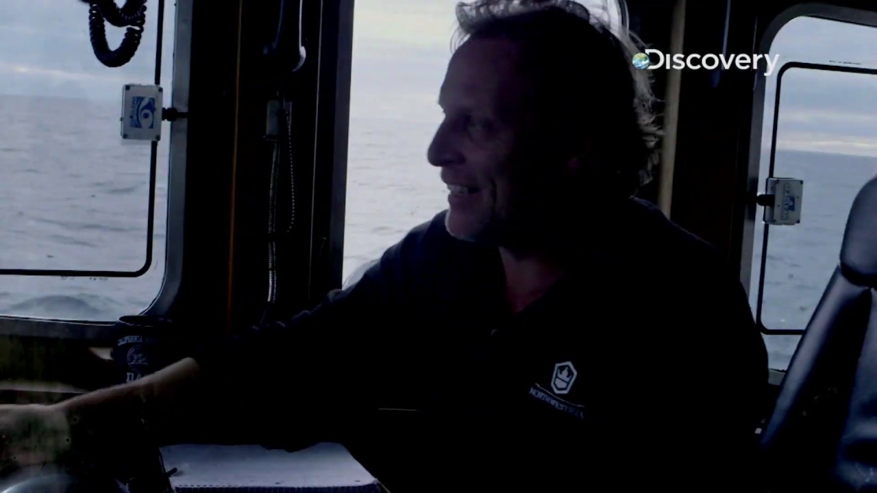 The hunt for the Alaskan King Crab | Deadliest Catch S12