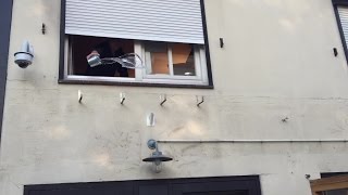 Kroegbaas trakteert wildplassers op ijskoude douche