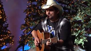 Brad Paisley acoustical performance of Christmas classic Silent Night for Unity Telethon fundraiser.