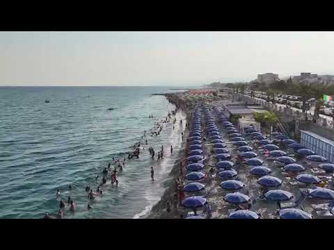 Il "Tuffo più lungo del mondo" a Roccella Jonica batte ogni record, raggiungendo 4,850 km