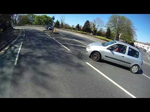 RY07WVB - Looks At Me And Pulls Out