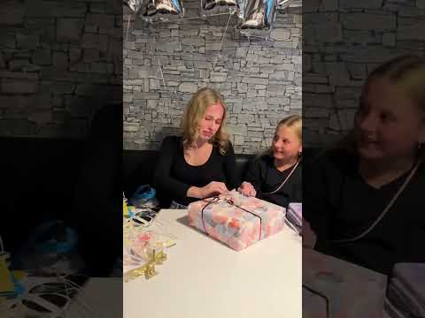 Emma‘s Reaktion auf Ihr Geburtstagsgeschenk 🎁 #shortvideo #freude