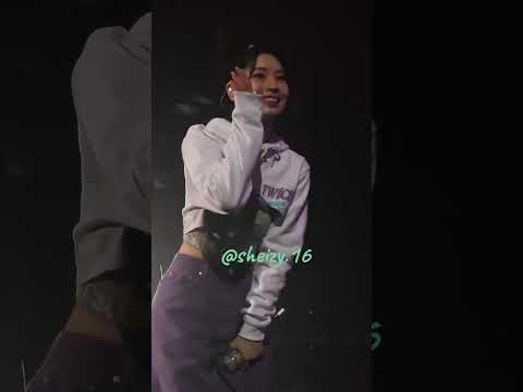 230902 DAHYUN LOA & SHOT CLOCK FANCAM Twice 5th World Tour "Ready To Be" in Singapore Day 1 ctto