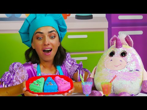 Детские игры в готовку. Готовлю игрушкам кинетический песок и слаймы. Единорог Монти будет чизкейк!