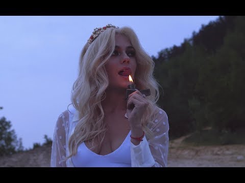 Tanya Tekis – Little Witch [ПРЕМЬЕРА, 2019]