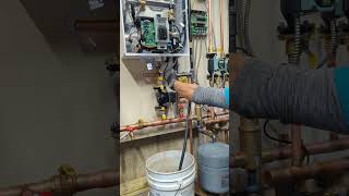 How to properly bleed air out on primary manifold for high efficiency Navien boiler. #TJHVAC