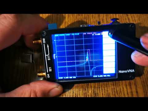 NanoVNA measuring the frequency of an unknown quartz resonator