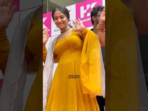 Bigg Boss Deepthi Sunaina Dancing For Peelings Song at HK Permanent Makeup Grand Opening in Vizag