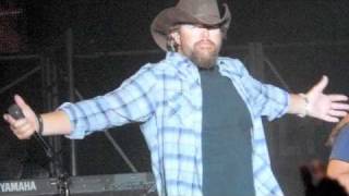 Toby Keith - I've Been A Long Time Leaving (But I'll Be A Long Time Gone) (Live)