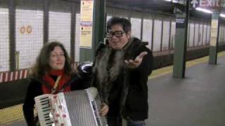PIAF Song in a New York Subway Station - La vie en Rose