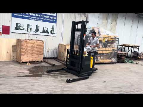 Xe nâng điện đứng lái