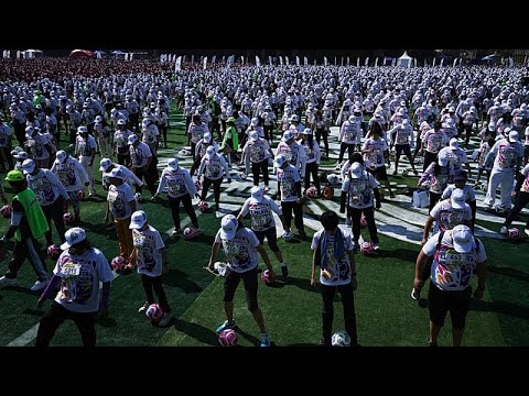 Video Thumbnail: Mexico City breaks Guinness Record with giant football training session