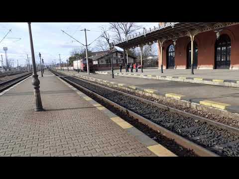 Locomotiva Electrica EA 899 executa manevra pentru trenul R 5737 Suceava-Cacica