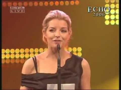 Yvonne Catterfeld beim Echo 2006.avi
