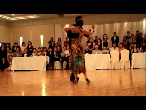  Fabian Peralta  and  Virginia Pandolfi  are  dancing  to  the  tango  "  Mi Serenata  "
