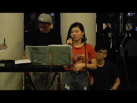 Civilized culture - Singing "Killing Me Softly With His Song" (181027 DSCN5381)