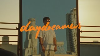 Musik-Video-Miniaturansicht zu Daydreamers Songtext von TENDER